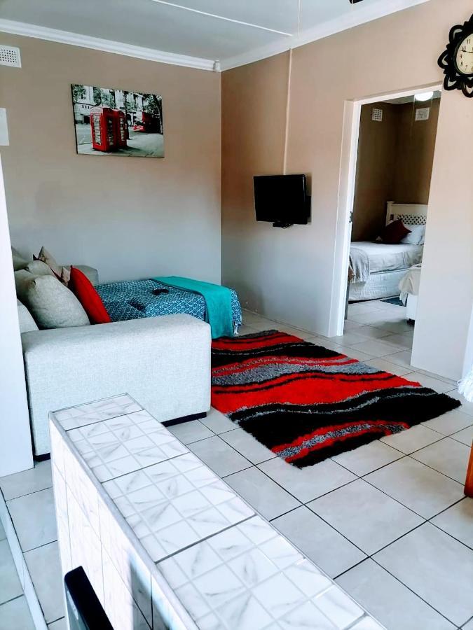 Poolside Guest House Port Shepstone Bilik gambar